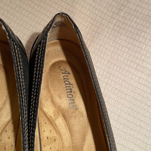 Auditions Women Verona II Leather Closed Toe, 9W - Picture 8 of 14